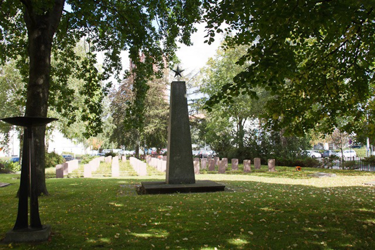 Soldatenfriedhof der Roten Armee am Puschkinplatz.Rostocks Kriegsgräber werden vom Amt für Stadtgrün gepflegt