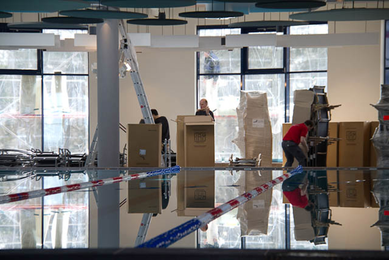 Das Wasser ist schon im Pool, fehlen noch die Liegen, ab morgen können die Hotelgäste das neue Seebad nutzen
