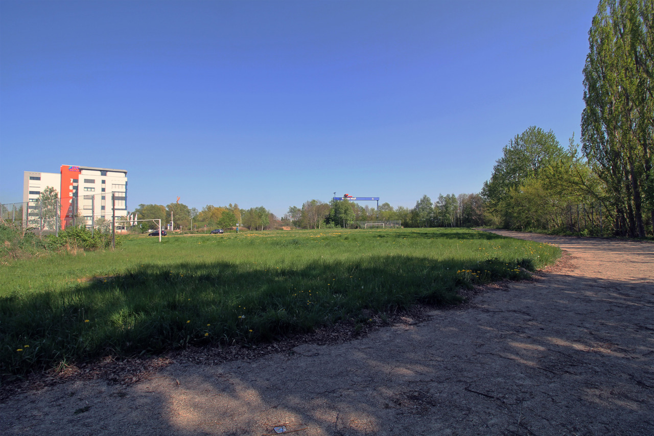 Der ehemalige Sportplatz am Ortseingang Warnemünde soll als Erweiterungsfläche fürs Technologiezentrum dienen