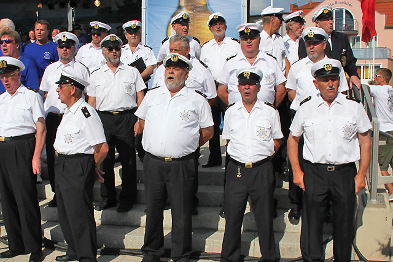 Graf Luckner Burgdorf beim Shantytreffen 2011 in Warnemünde