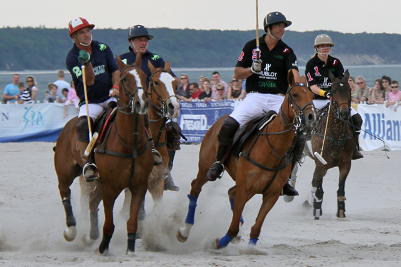 Beach-Polo im Ostseebad Warnemünde