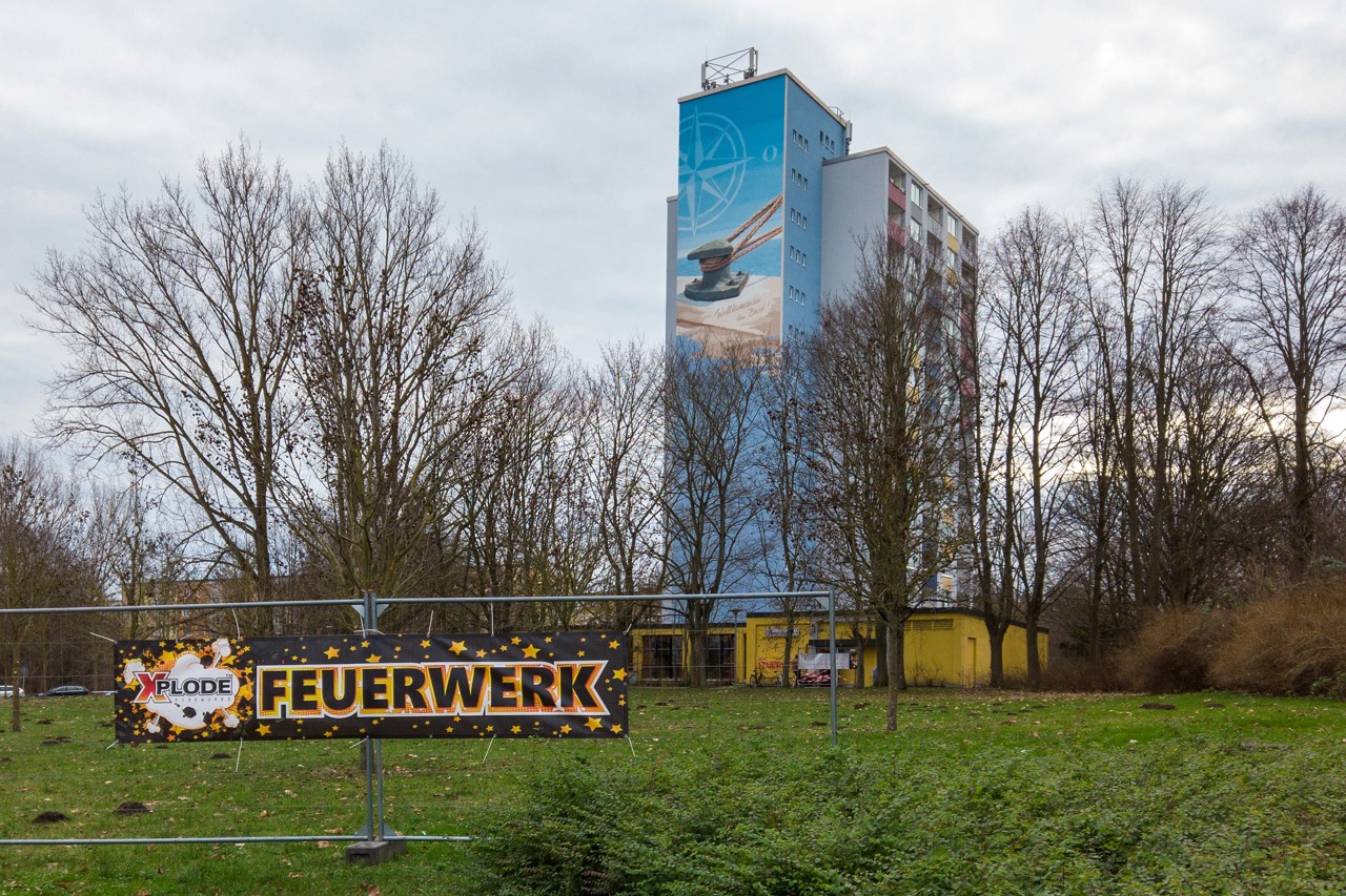 Transparent am Südring wirbt für Feuerwerk-Sonderverkauf in der „Pumpe“