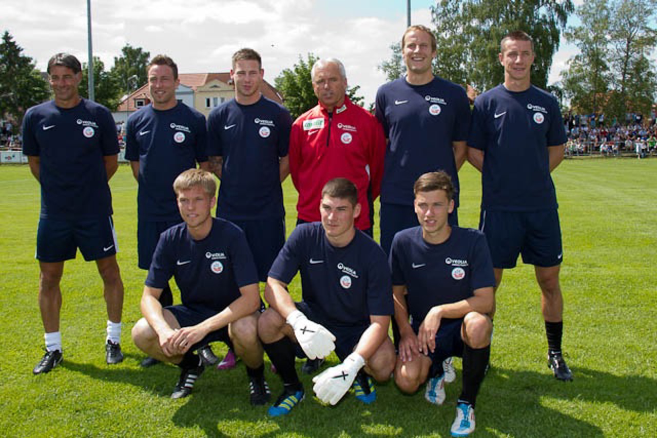 Hansa Rostock - Neuzugänge und Trainer: Alexander Ogrinc, Tino Semmer, Timo Perthel, Peter Vollmann, Pavel Kostal, Marek Mintal, Pelle Jensen, Johannes Brinkies und Tom Weilandt (von links oben nach rechts unten)