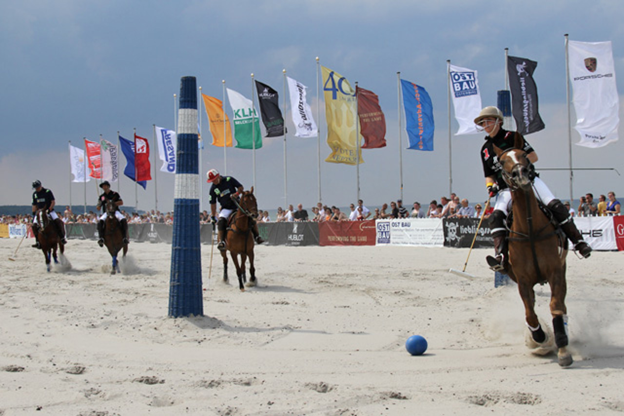 Beach-Polo am Strand von Warnemünde