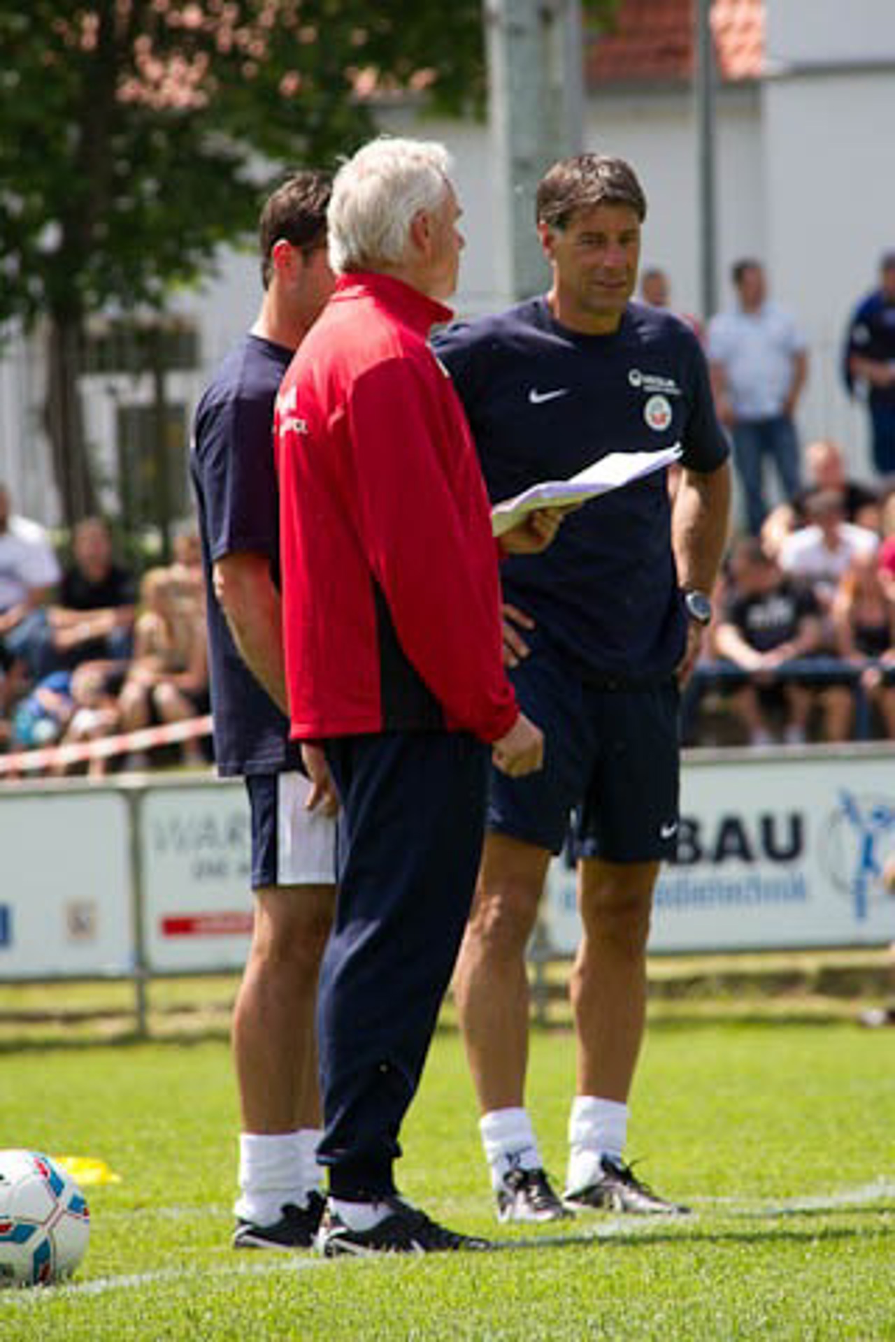 Torwarttrainer Alexander Ogrinc mit Peter Vollmann