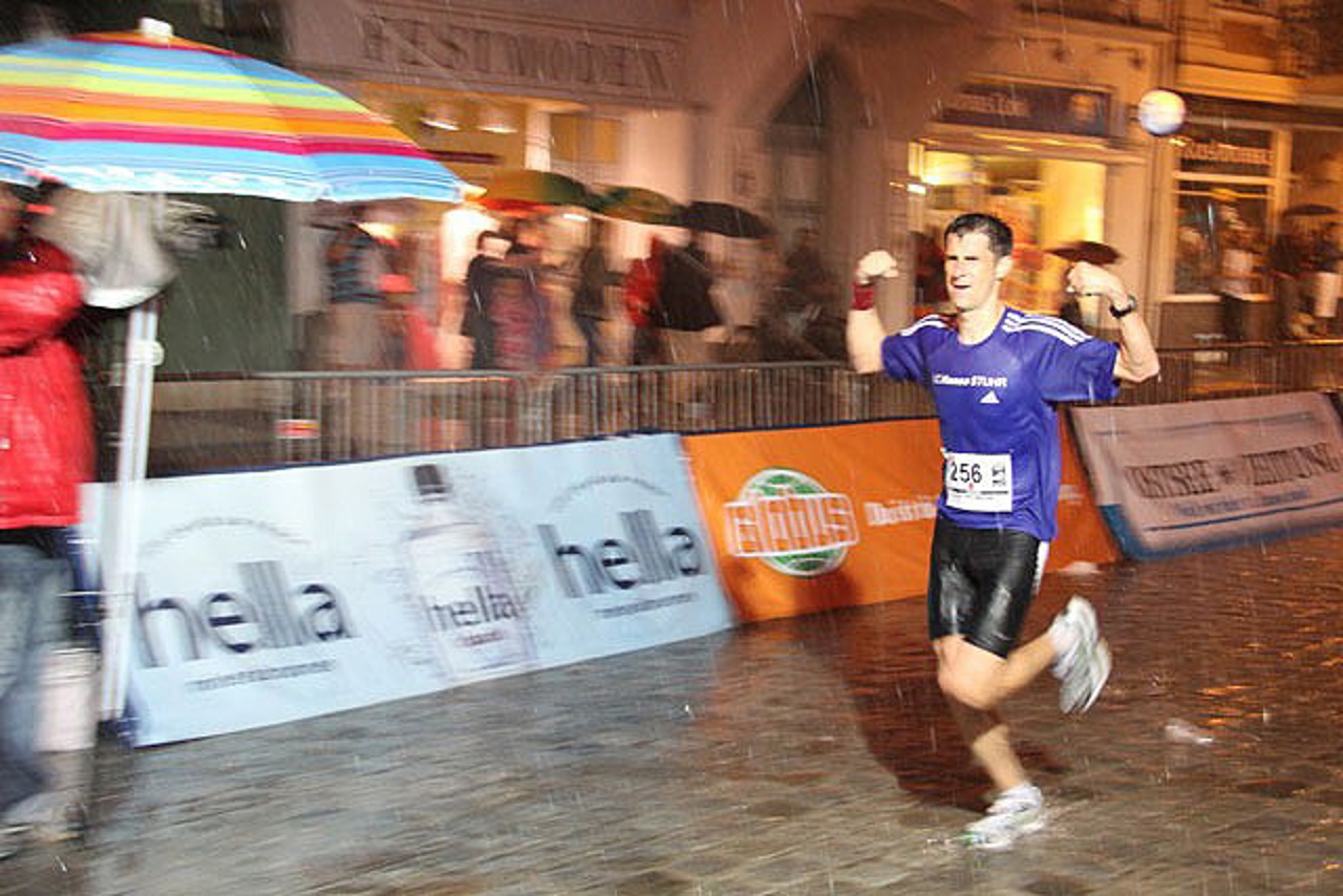 2011 endete die Rostocker Marathon Nacht in einer Regenschlacht
