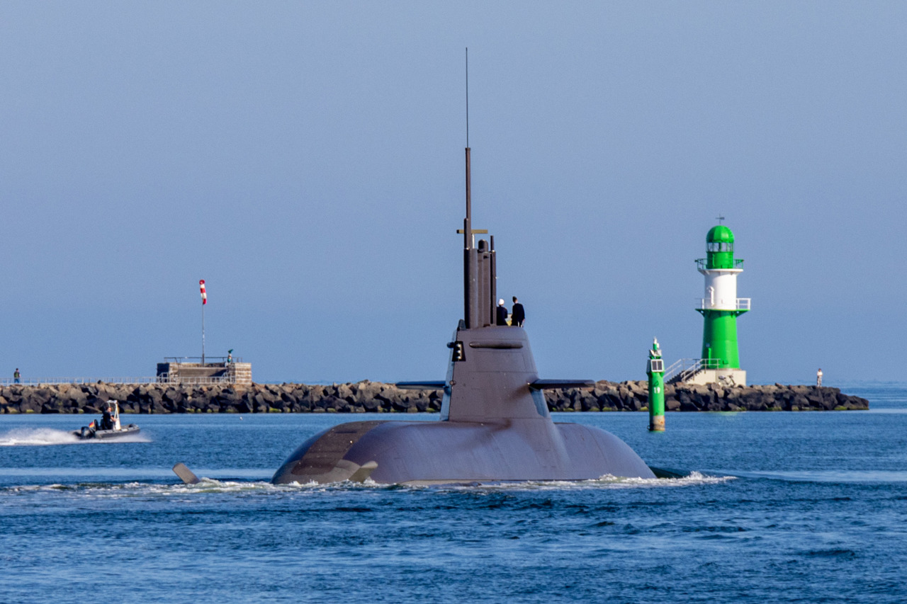 U-Boot U33 am Molenausgang Warnemünde