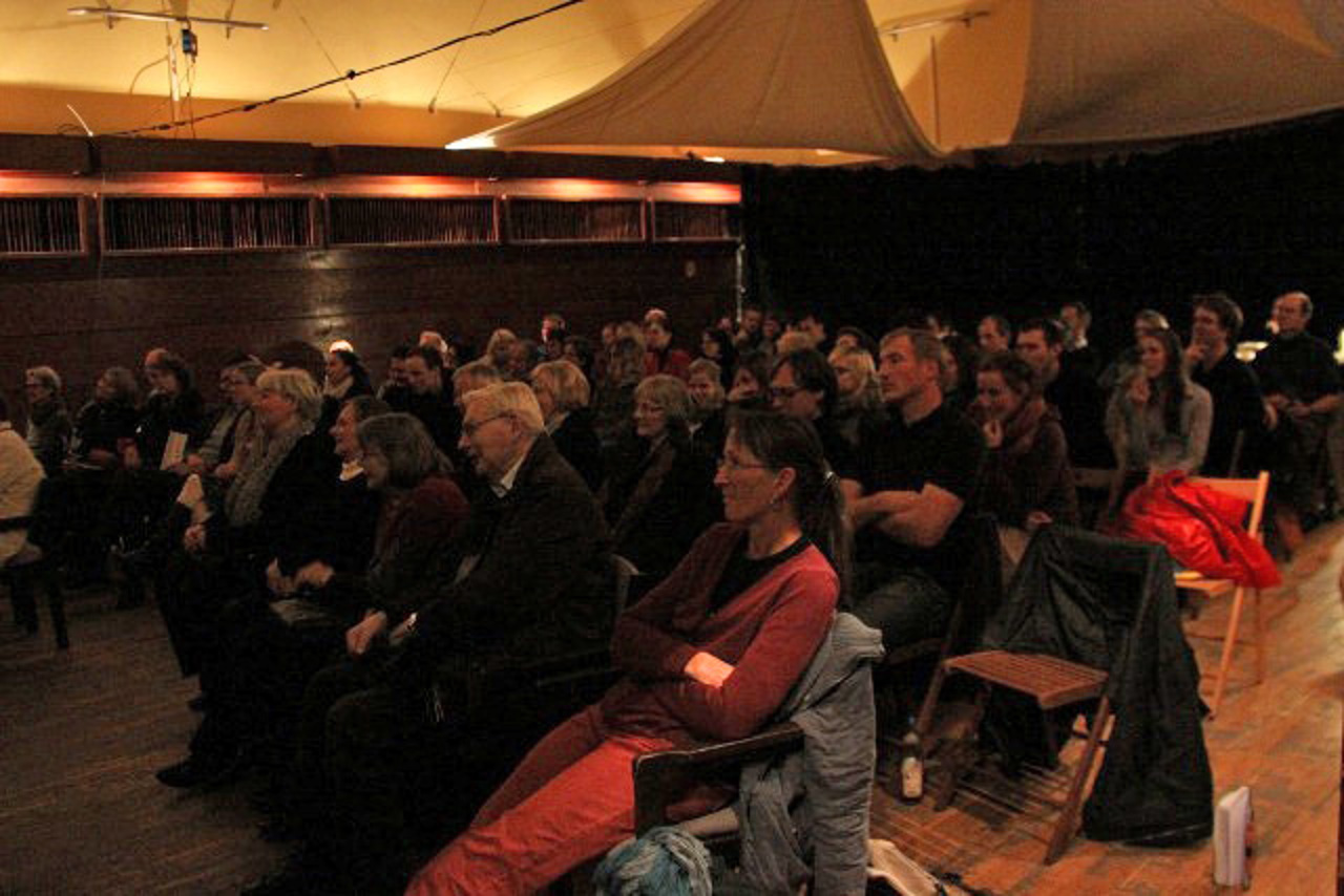 Publikum bei der Lesung im Literaturhaus