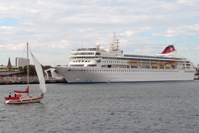 Kreuzfahrtschiff Braermar in Rostock-Warnemünde