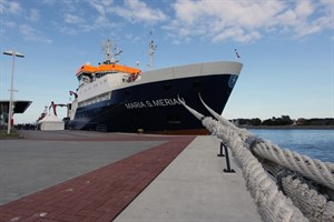 Die Maria S. Merian am Passagierkai Warnemünde