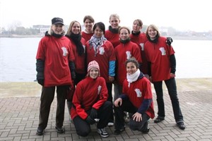 Team "Pull it like Neptun" beim Kutterrennen in Warnemünde