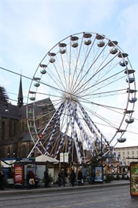 Rostocker Weihnachtsmarkt 2009: Riesenrad am Rathaus