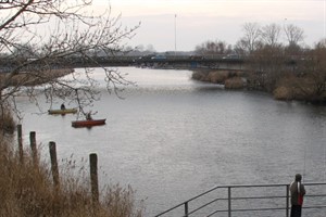 Angler an der Rostocker Warnow