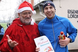 Glücklicher Zieleinläufer nach 22 km