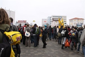 Beginn der Studenten-Demo am Rostocker Hauptbahnhof