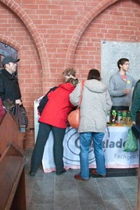 Stand des Rostocker Weltladens in der Unikirche