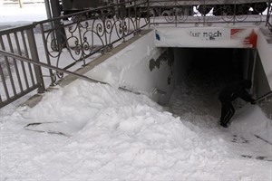 Ein Schandfleck weniger - Der Bahnhofstunnel in Warnemünde vom Schnee begraben