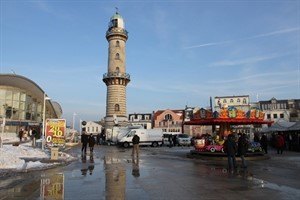 Leuchtturmvorplatz beim Warnemünder Wintervergnügen