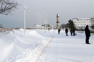 Winter auf der Promenade in Warnemünde