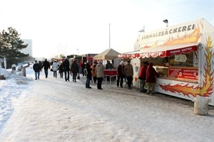 Strandpromenade beim Warnemünder Wintervergnügen