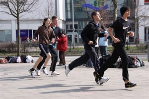 Erasmus-Gymnasium Lütten Klein: Spendenlauf für Kinderspielzeug