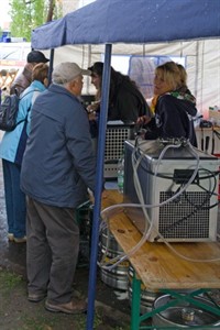 Für Verpflegung beim 1. Rostocker Drachenboot Langstreckenrennen sorgte die DLRG