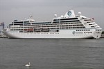 Azamara Journey mit Schwan