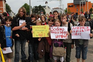 Schüler der 5. Klasse der Borwinschule beim Bildungsstreik