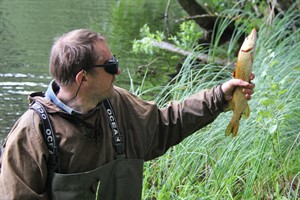 Thomas Schaarschmidt mit betäubtem Hecht