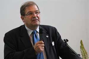 Professor Dr. Wolfgang Schareck