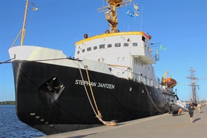 Der Eisbrecher „Stephan Jantzen” im Stadthafen