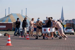 Einkaufswagenrennen der Medizin-Erstsemester an der Uni Rostock