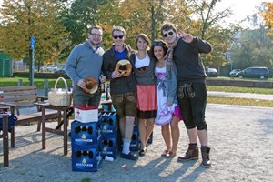 Team von der Oktoberfest-Station bei der Erstsemester-Rallye