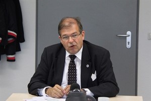 Rektor Wolfgang Schareck bei der Vorstellung der neuen Masterstudiengänge