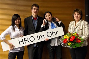 Phuong Mai Nguyen, Niko Hübner, Tu Tran Thi Ngoc und Marita Noetzel von HRO im Ohr