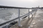 Eis und Schnee an der Westmole Warnemünde