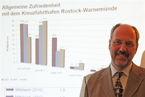 Prof. Dr. Martin Benkenstein: Zufriedenheitsumfrage für den Kreuzfahrthafen Warnemünde