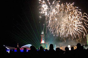 12. Leuchtturm in Flammen in Warnemünde