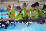 Ecolea-Team beim Drachenboot Indoor Cup in der Neptunschwimmhalle