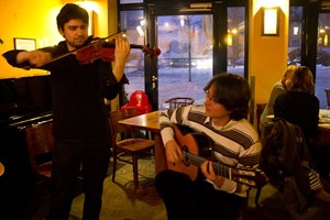 Ernesto Martinez und Adam Solta im Café Likörfabrik