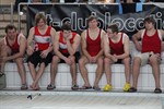 Team des Drachenboot Indoor Cups in der Neptunschwimmhalle