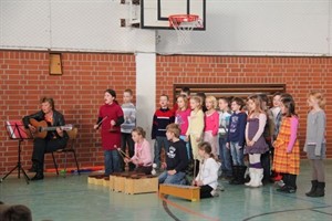 Frau Pifrèment und die Klasse 2a von der "Grundschule an den Weiden"