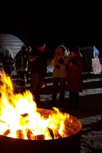 Wärmende Flammen erfreuen Besucher