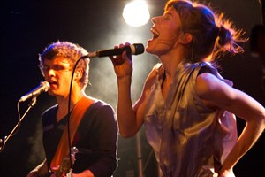 Bassist Tim Kleinsorge und Sängerin Maria Antonia Schmidt