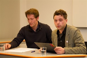 Jörg Schulze und Michael Ruchter lesen Briefe von Johnson, Frisch und Enzensberger im Rahmen der Präsentation des neuen Uwe Johnson Jahrbuchs