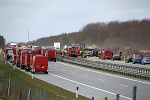 Massencrash auf der A19 bei Kavelstorf nahe Rostock