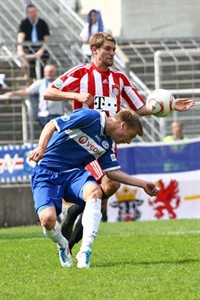 Michael Blum (FC Hansa Rostock) gegen Jinten Antonio Pangallo (FC Bayern München II)