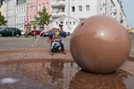 Granitkugel auf dem Margaretenplatz sprudelt wieder