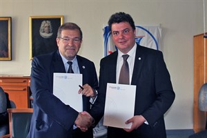 Universität Rostock und FC Hansa Rostock wollen kooperieren: Rektor Wolfgang Schareck und Vorstandsvorsitzender Bernd Hofmann