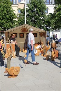 Kunsthandwerkermarkt am Leuchtturm von Warnemünde